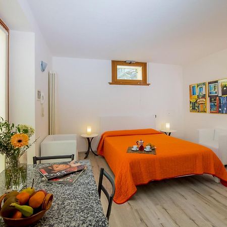 Апартаменты Il Borgo Monolocali Белладжо Экстерьер фото